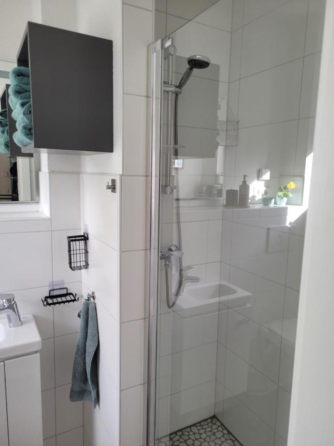 Lin'S Place - Private Room With Bath Near Fair Hannover Bagian luar foto